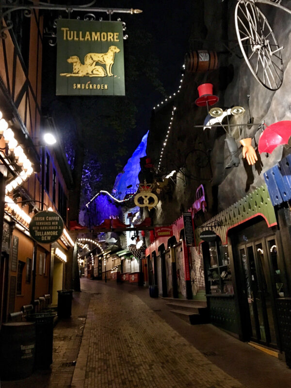 Tivoli парк в полночь Tivoli парк в полночь